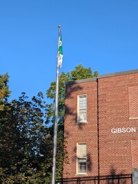 Drapeau franco-ontarien devant l'ACND
